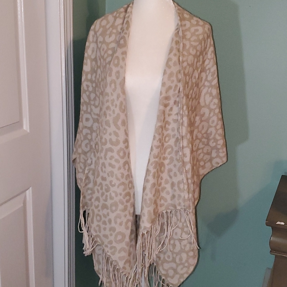 Viv&Lou Leopard Print Shawl Scarf